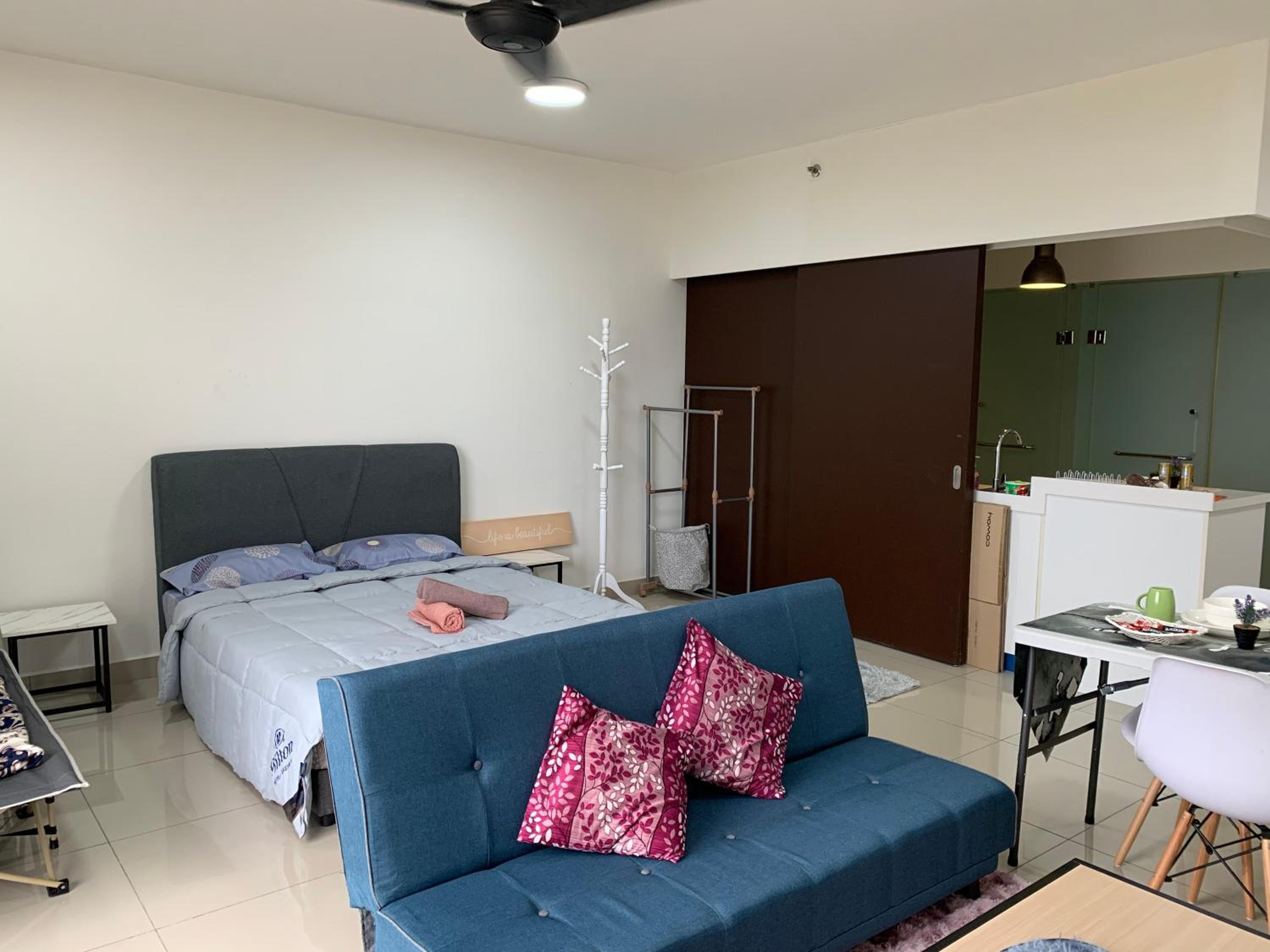 Poolview DillaSuite Trefoil w Wifi Parking Pool Netflix