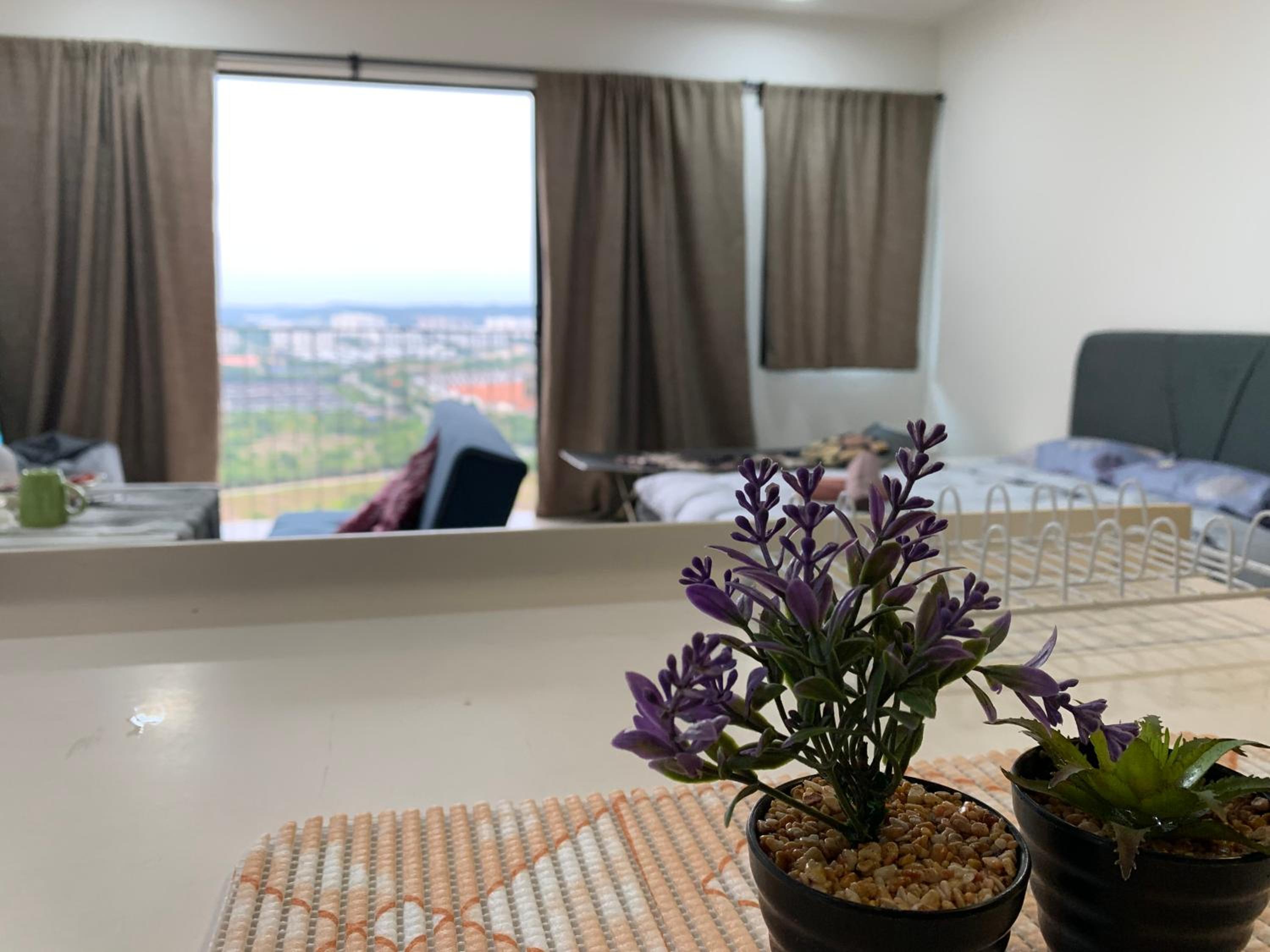 Poolview DillaSuite Trefoil w Wifi Parking Pool Netflix
