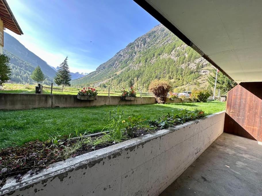 Alpine Retreat 4 Person Apartment near Zermatt with parking!