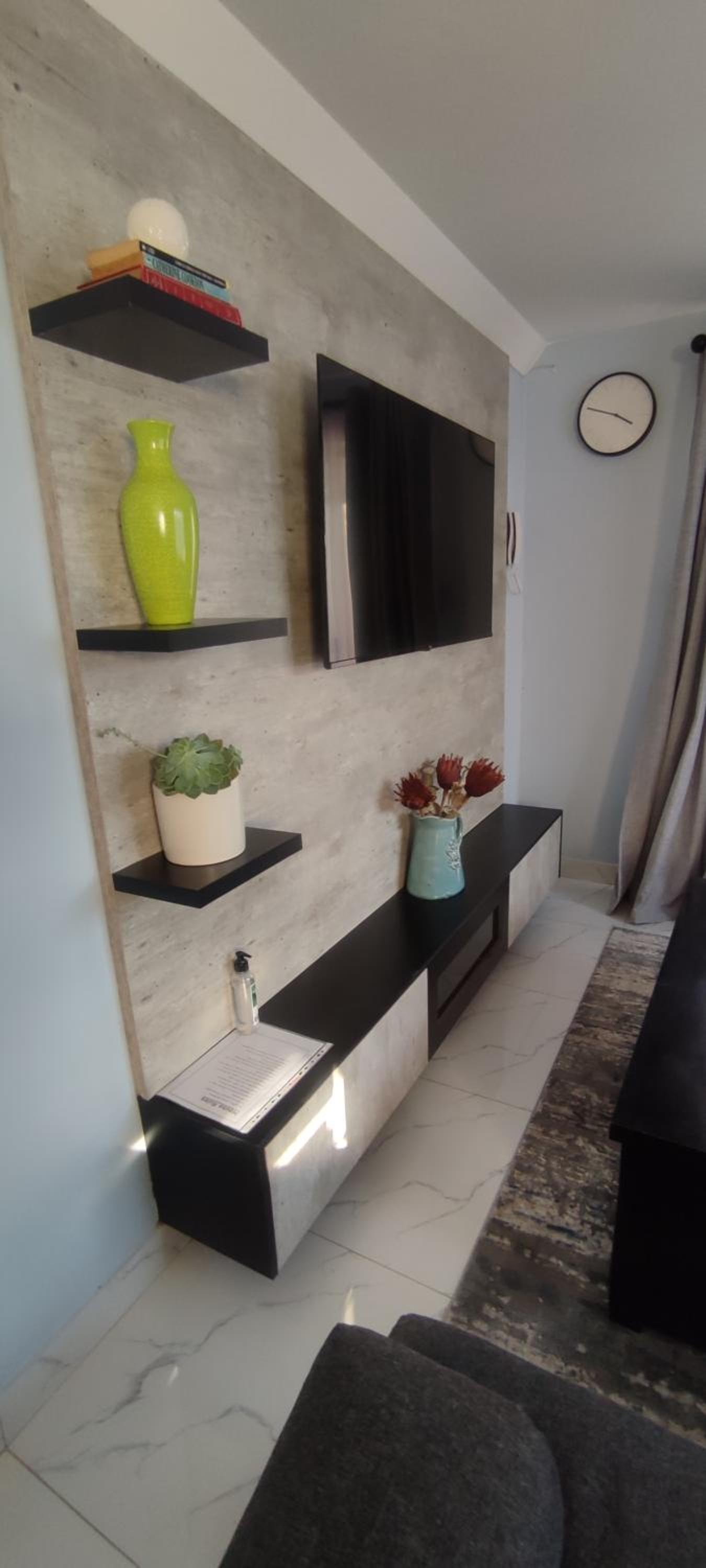Peaceful, cozy one bed apartment with inverter backup