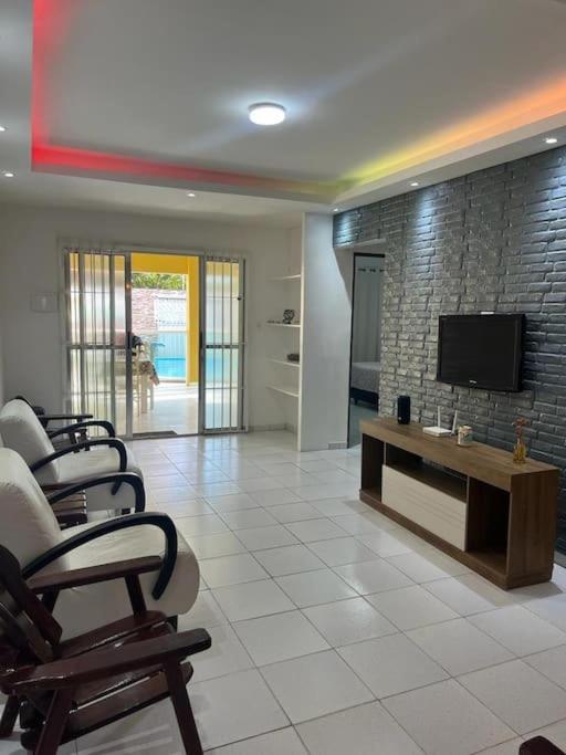 Casa da Bia, mobiliada com ar, piscina e internet