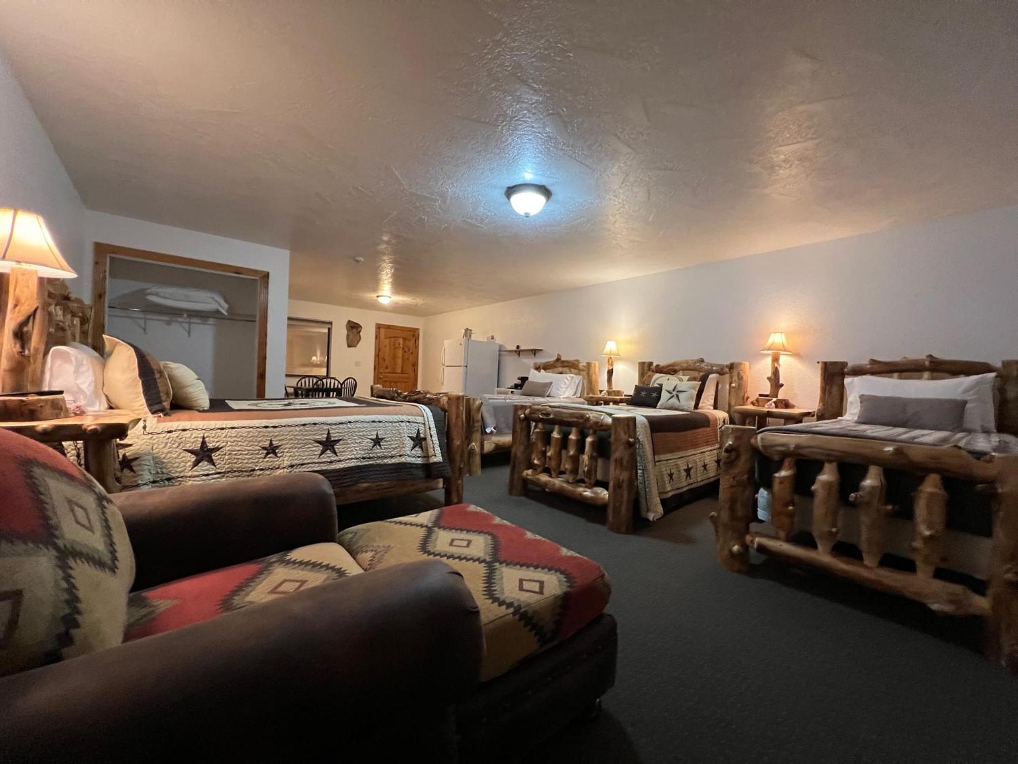 THE SNUGGLE INN