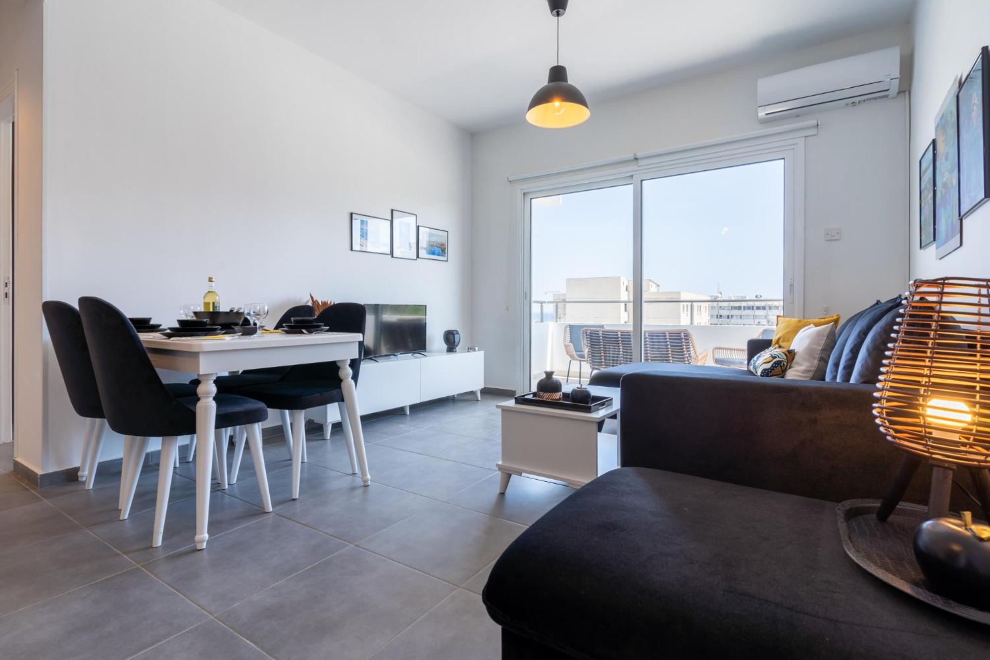Diamond’s 2-Bedroom Apartment in Larnaca
