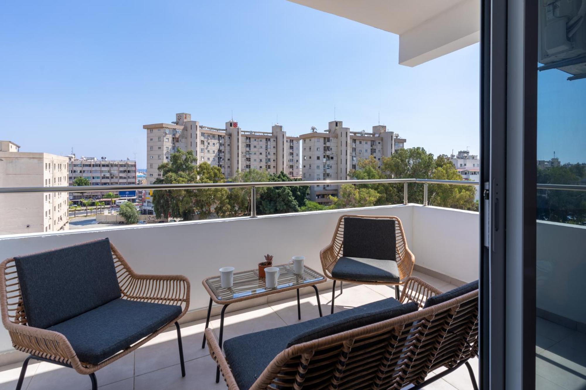 Diamond’s 2-Bedroom Apartment in Larnaca