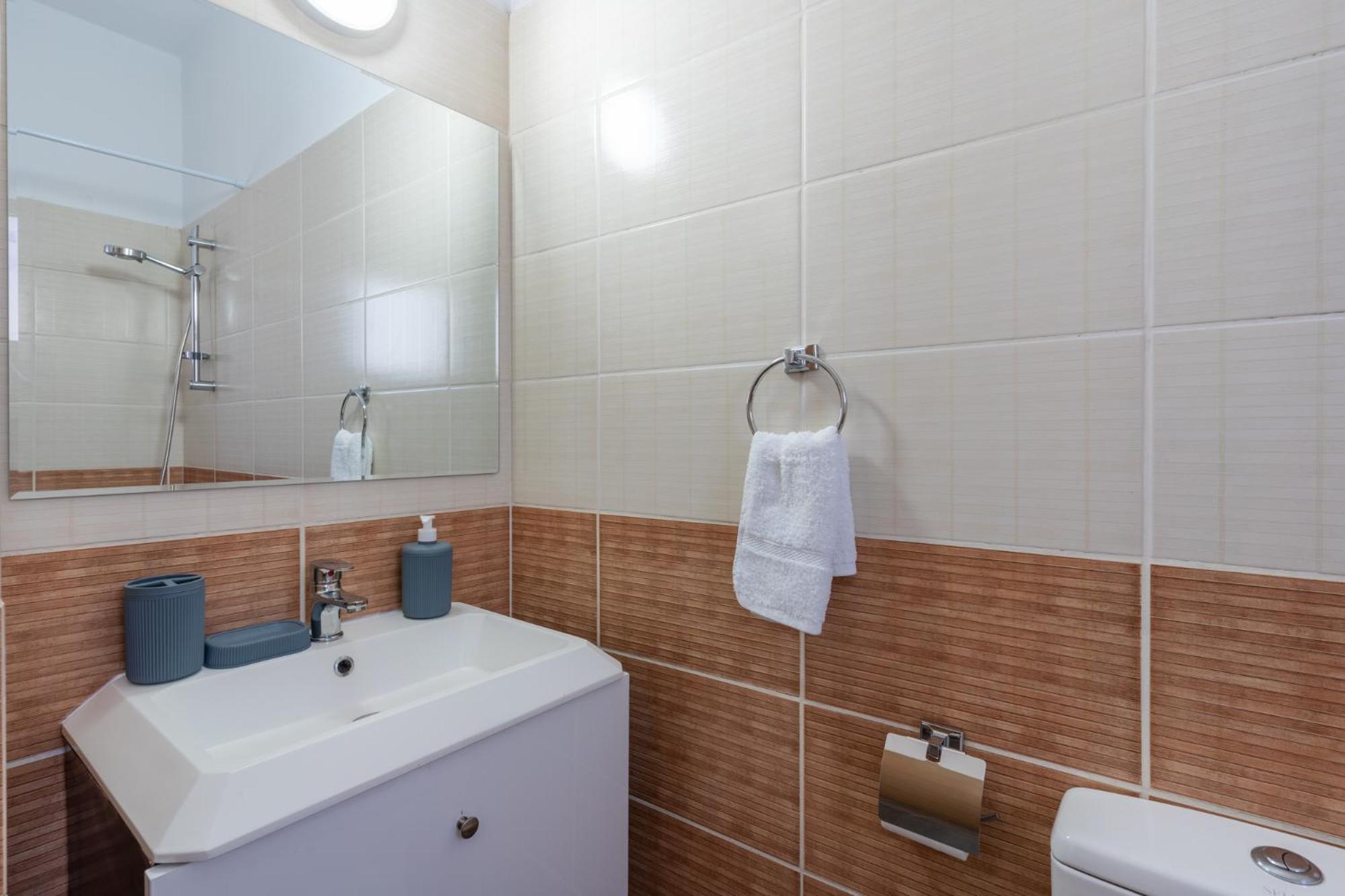 Diamond’s 2-Bedroom Apartment in Larnaca