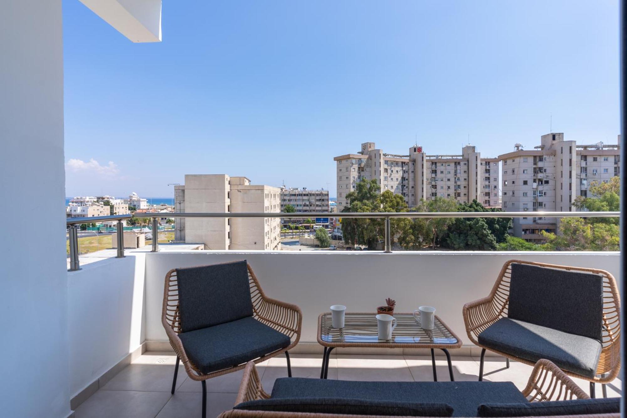 Diamond’s 2-Bedroom Apartment in Larnaca