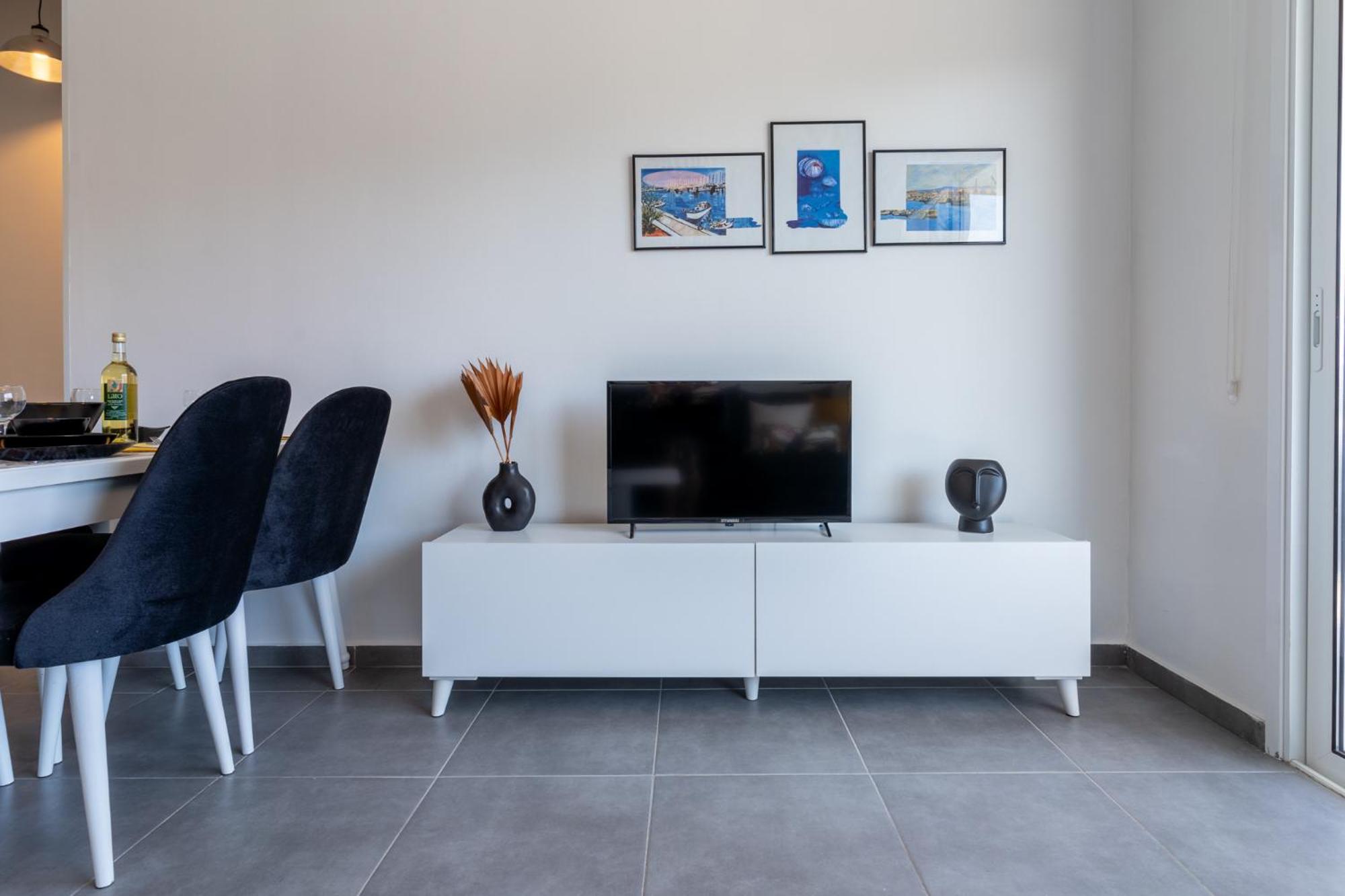 Diamond’s 2-Bedroom Apartment in Larnaca