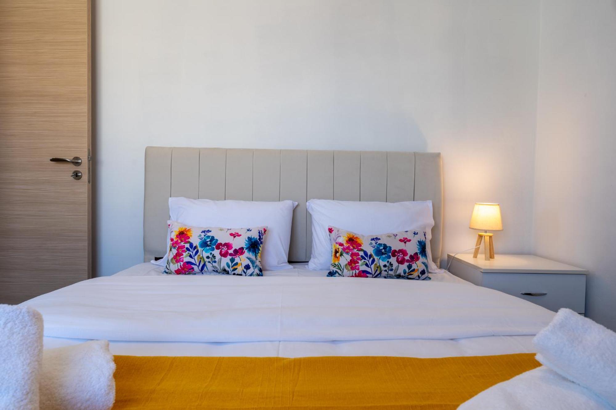 Diamond’s 2-Bedroom Apartment in Larnaca
