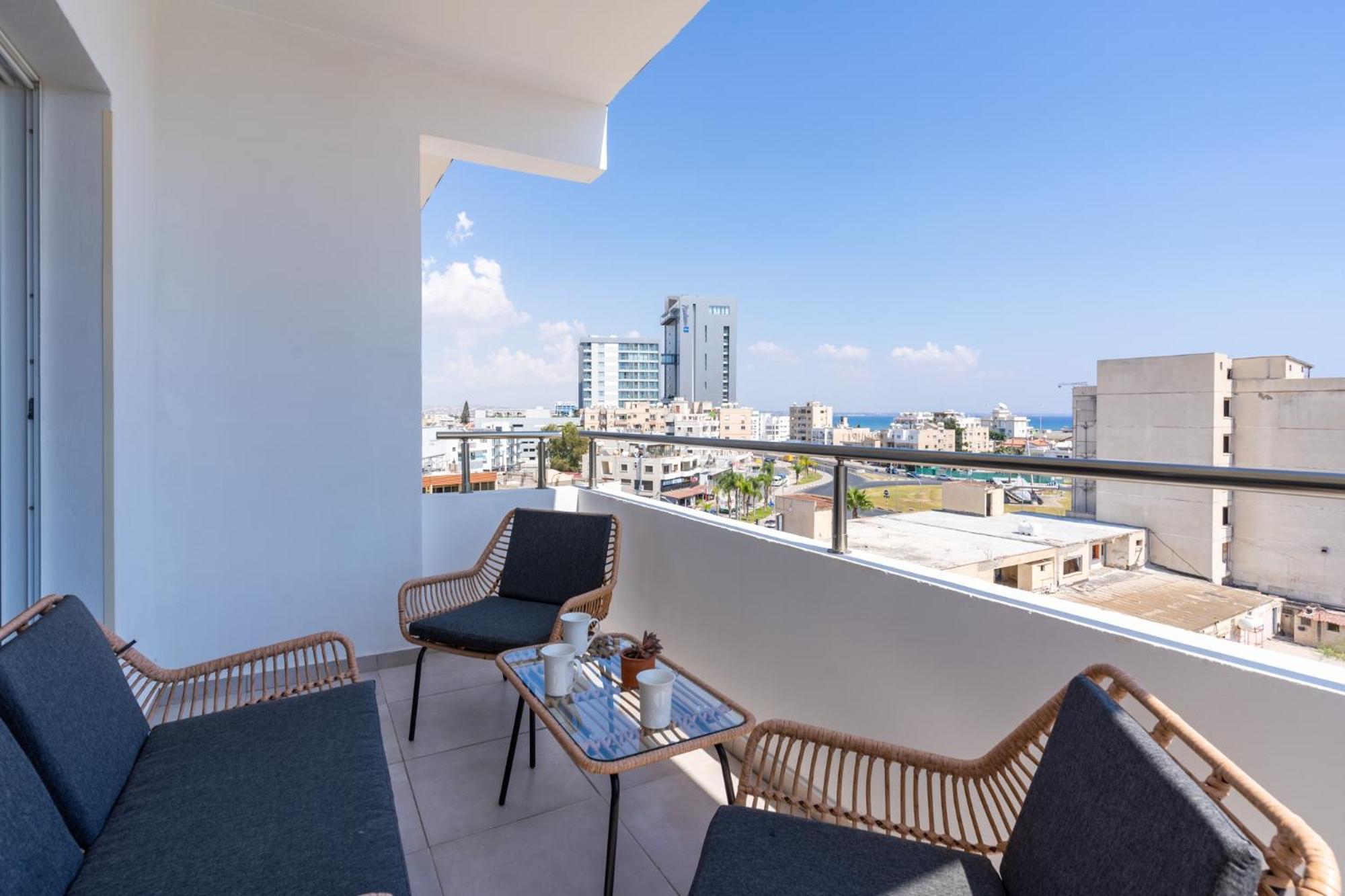 Diamond’s 2-Bedroom Apartment in Larnaca