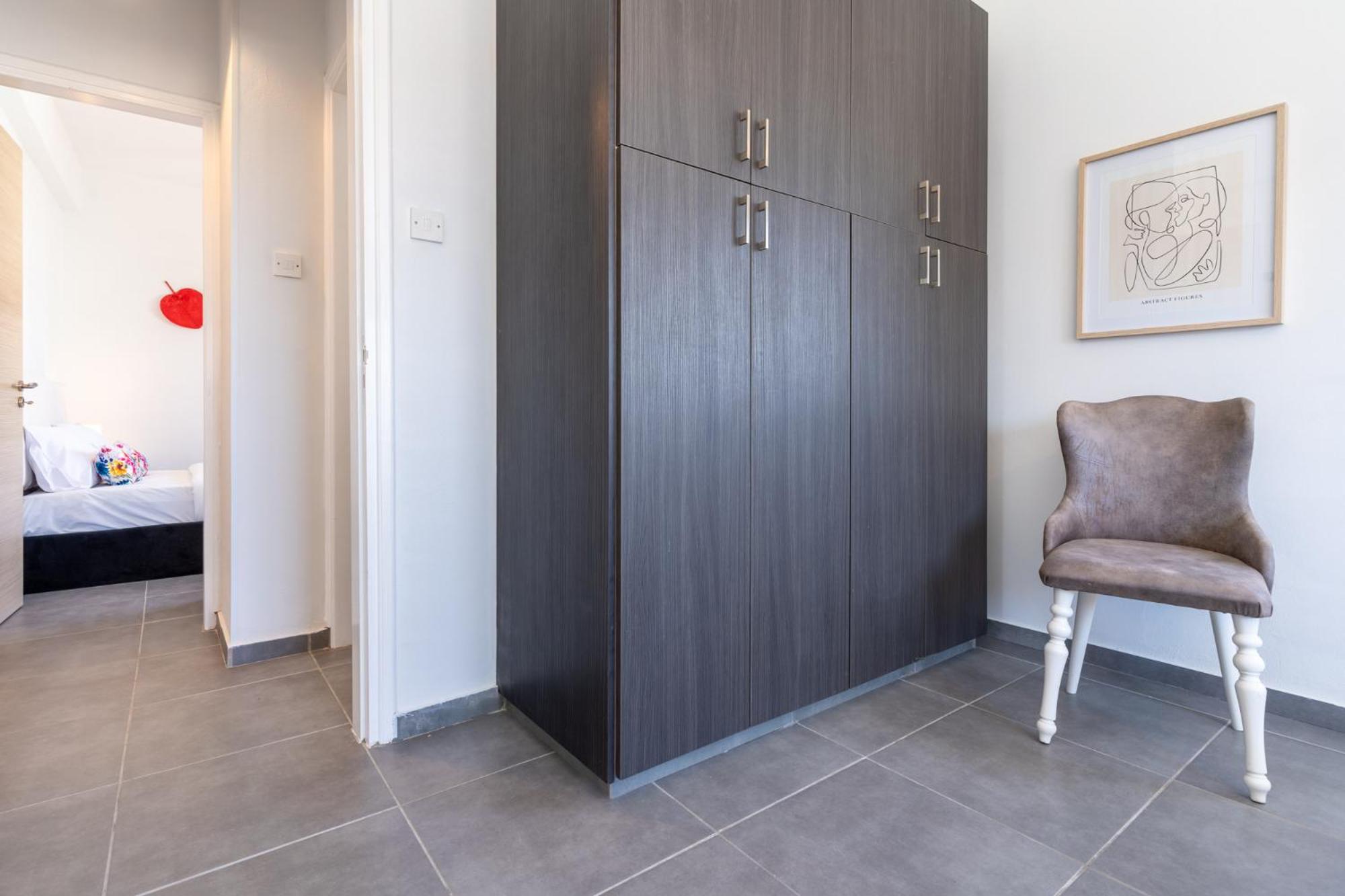 Diamond’s 2-Bedroom Apartment in Larnaca