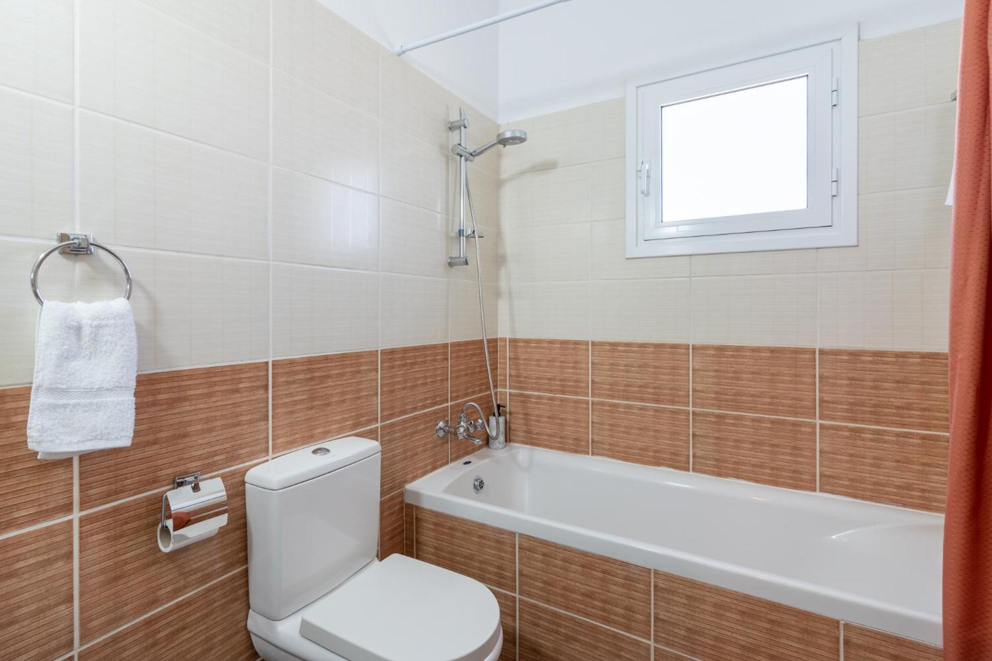 Diamond’s 2-Bedroom Apartment in Larnaca