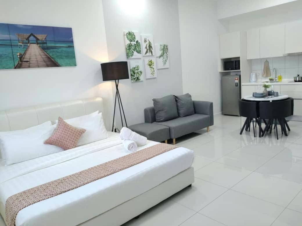 Chambers Residence Luxury Suites by Cozy Stay