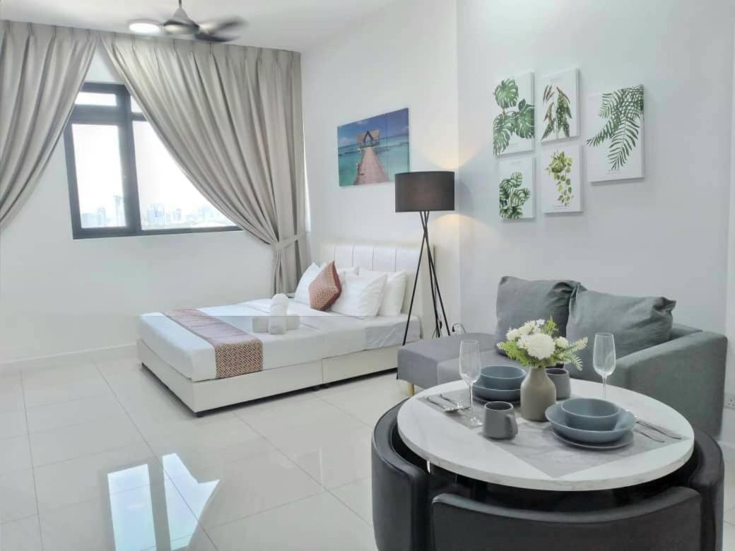 Chambers Residence Luxury Suites by Cozy Stay