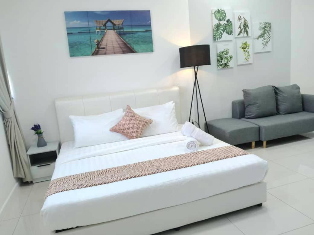 Chambers Residence Luxury Suites by Cozy Stay