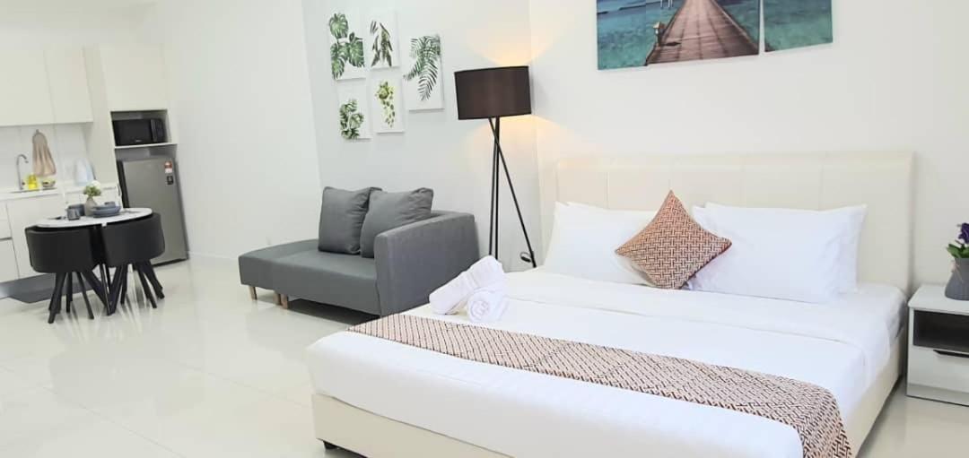 Chambers Residence Luxury Suites by Cozy Stay