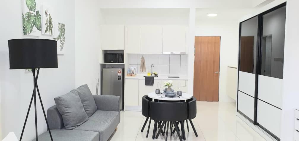 Chambers Residence Luxury Suites by Cozy Stay