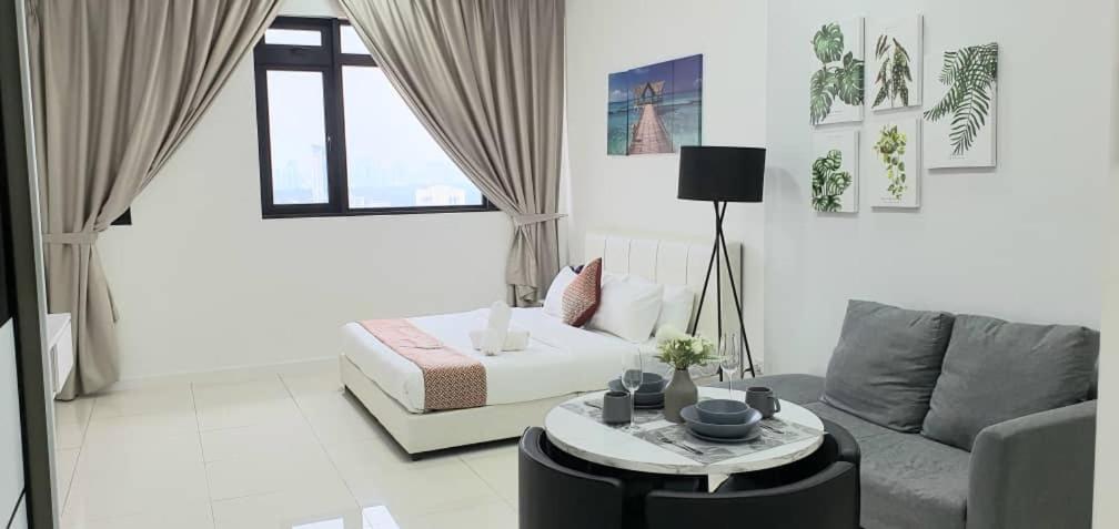 Chambers Residence Luxury Suites by Cozy Stay