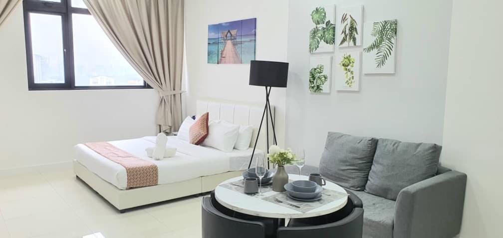 Chambers Residence Luxury Suites by Cozy Stay