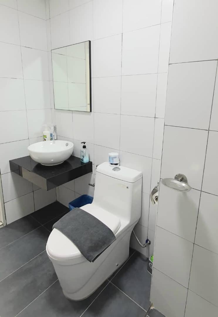 Chambers Residence Luxury Suites by Cozy Stay