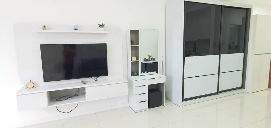 Chambers Residence Luxury Suites by Cozy Stay