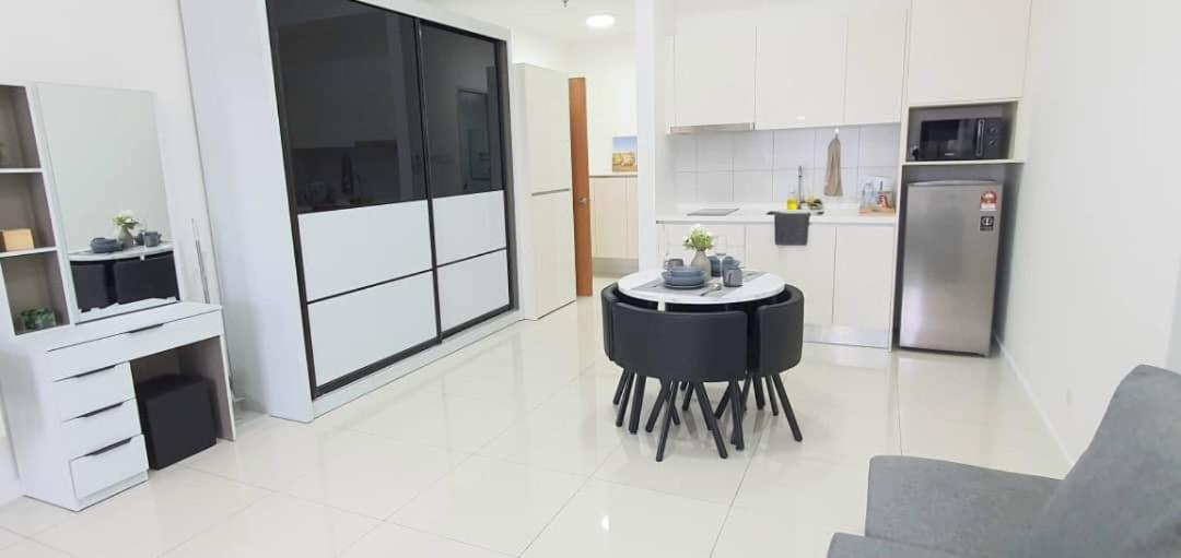 Chambers Residence Luxury Suites by Cozy Stay