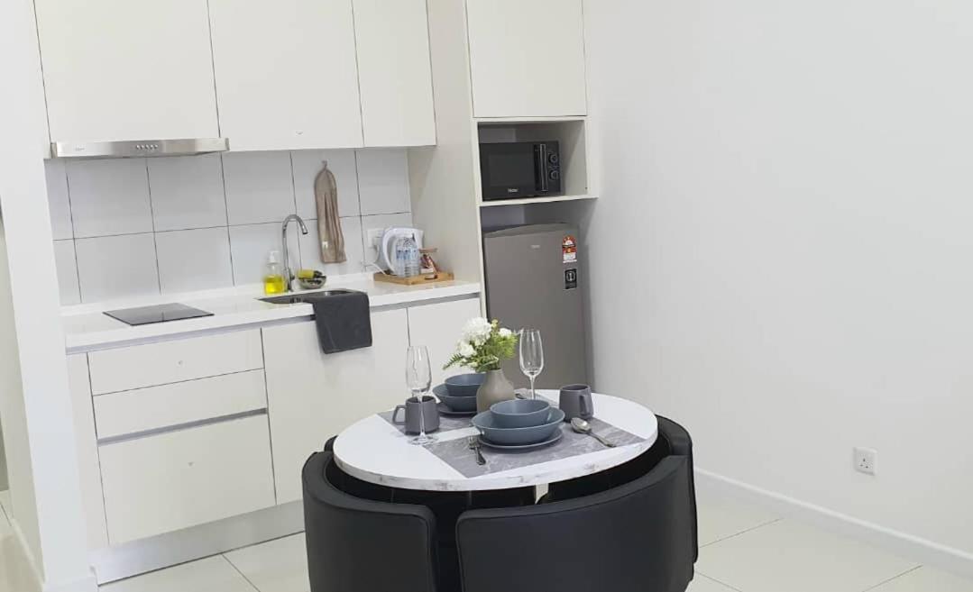 Chambers Residence Luxury Suites by Cozy Stay