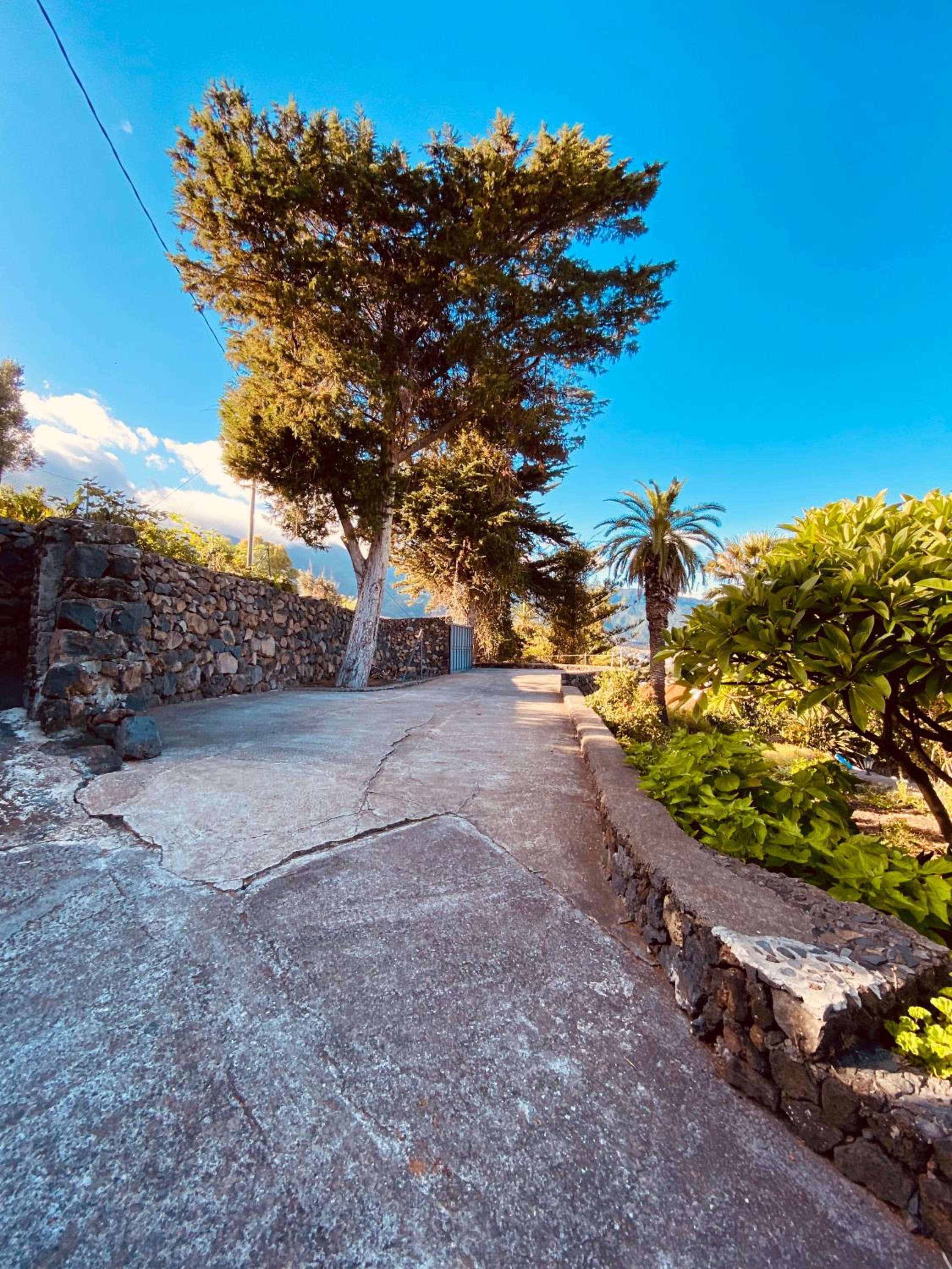 Spacious characterful villa with spectacular views in quiet rural setting.