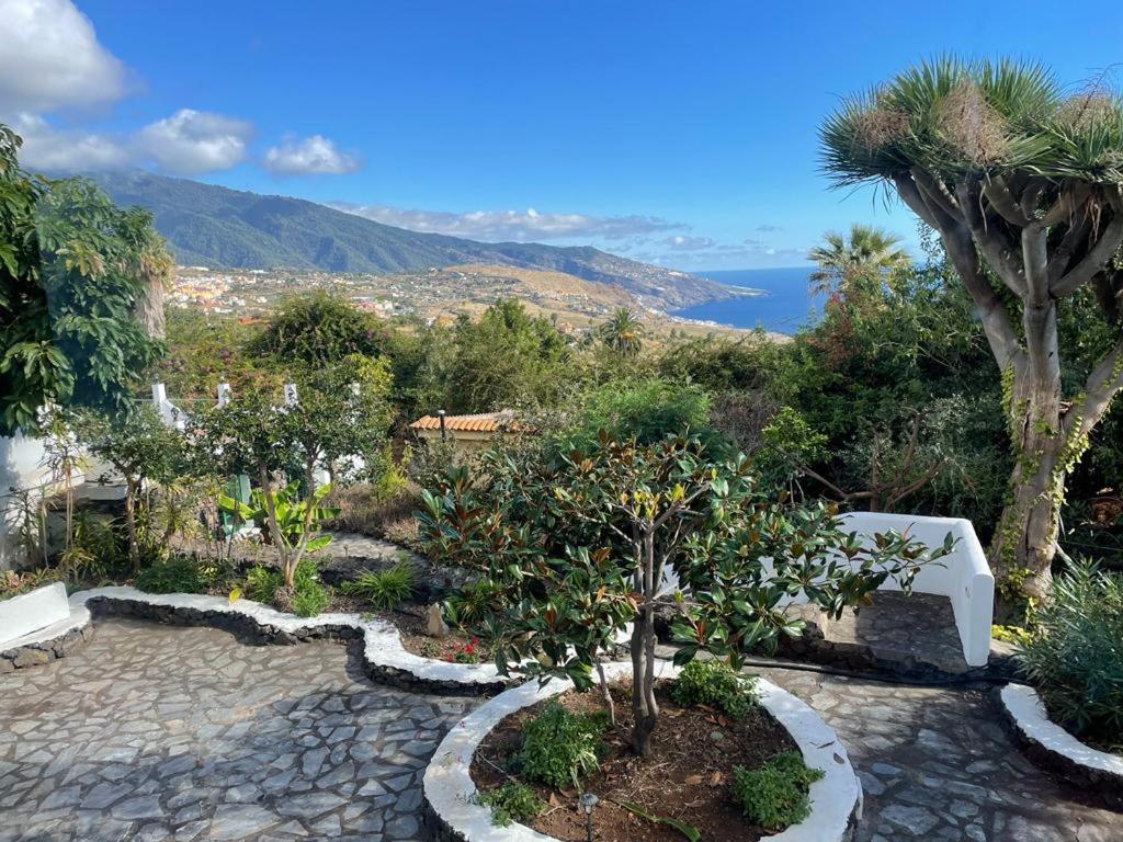 Spacious characterful villa with spectacular views in quiet rural setting.