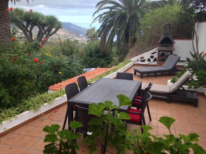 Spacious characterful villa with spectacular views in quiet rural setting.