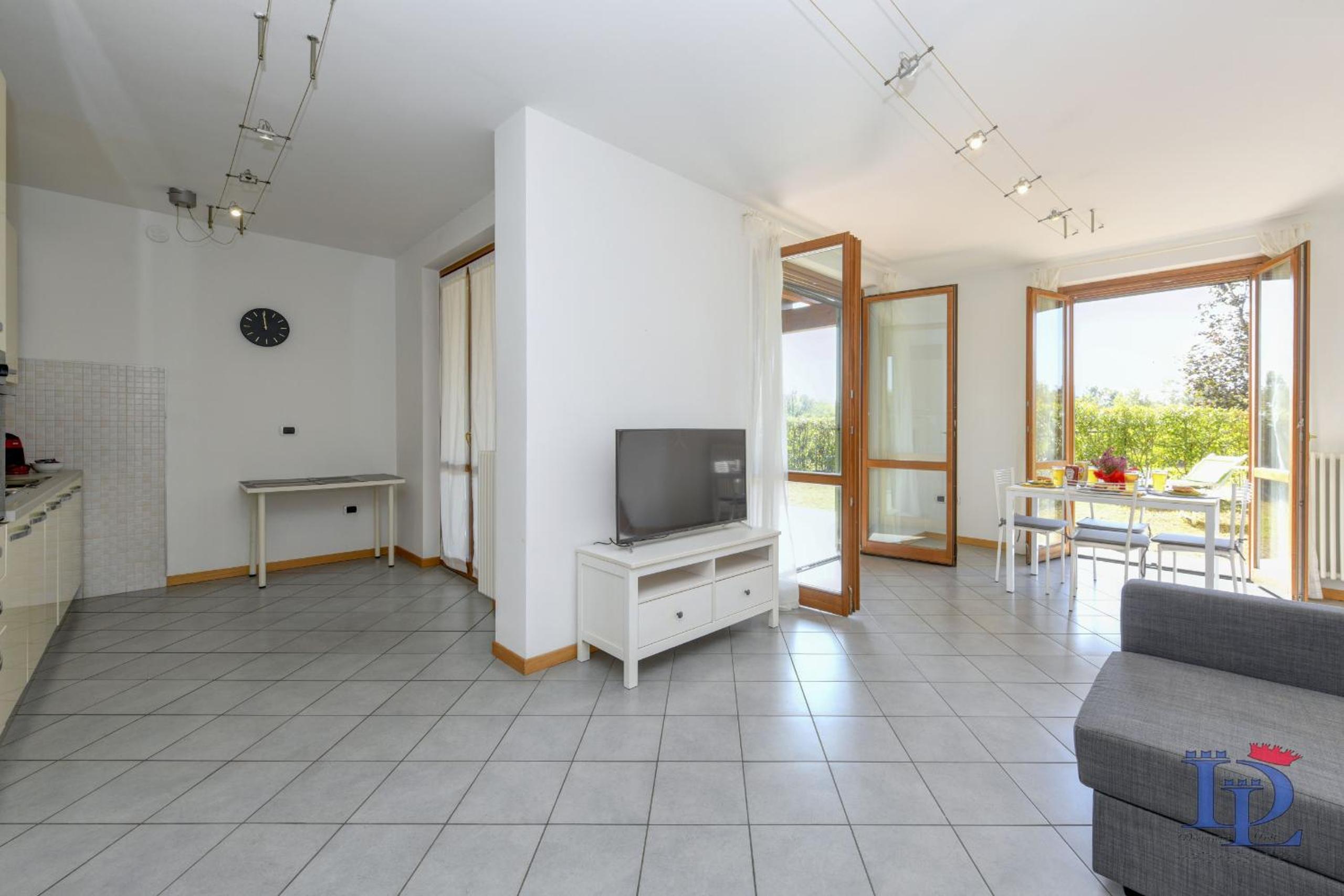 Oasis Apartment with garden and pool DesenzanoLoft Official Partner Homes & Villas by Marriott Bonvoy