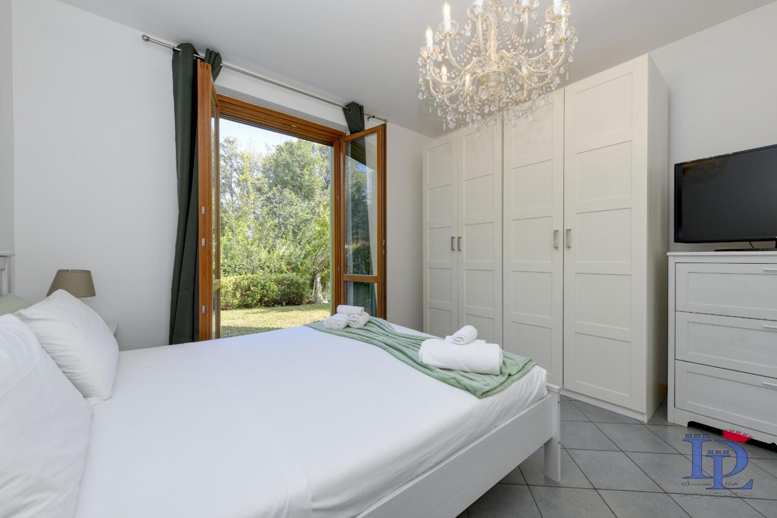 Oasis Apartment with garden and pool DesenzanoLoft Official Partner Homes & Villas by Marriott Bonvoy