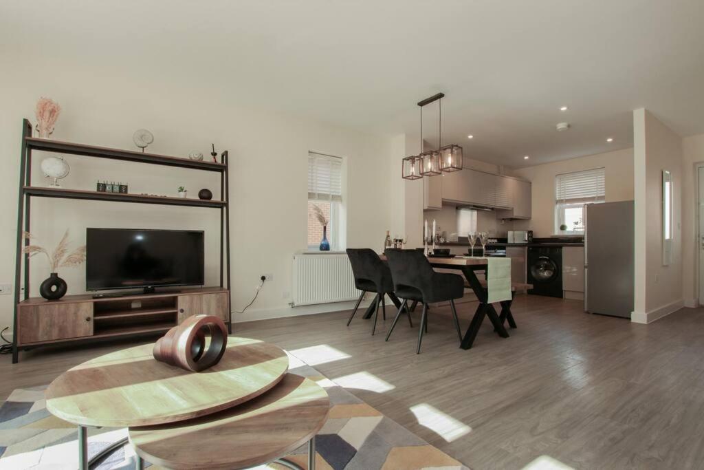 Luxury House By AR Properties Short Lets & Serviced Accommodation Colchester view 3