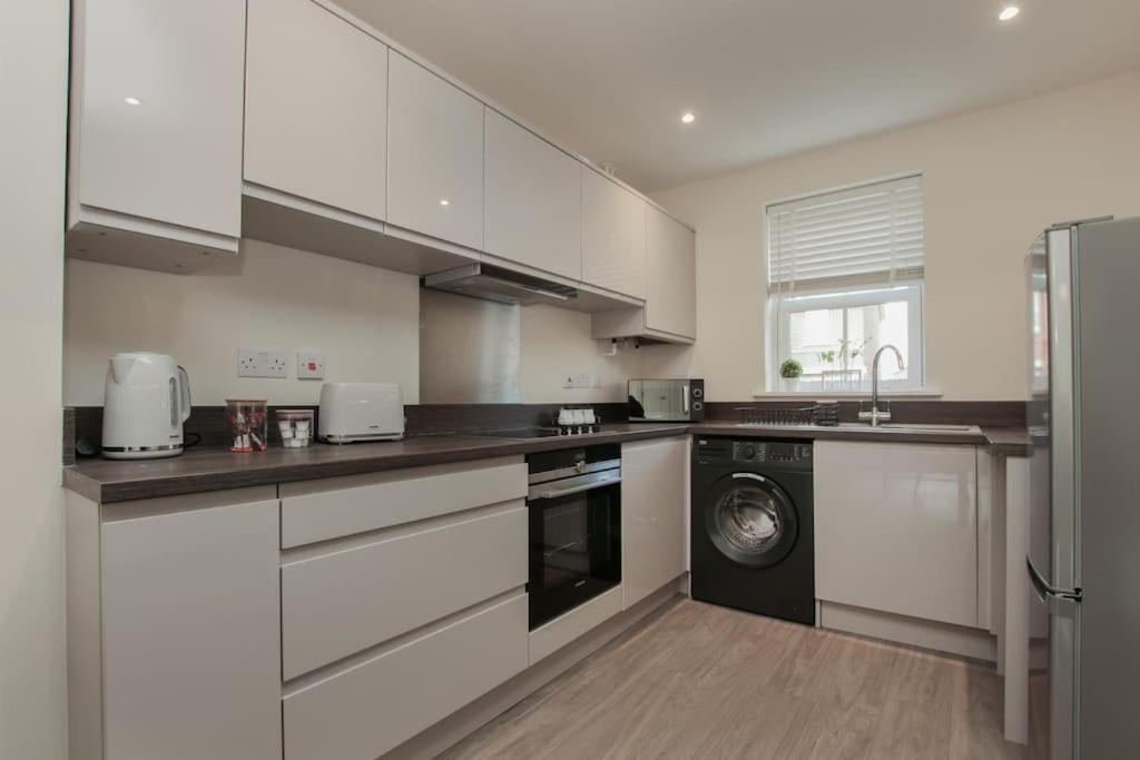 Luxury House By AR Properties Short Lets & Serviced Accommodation Colchester view 5