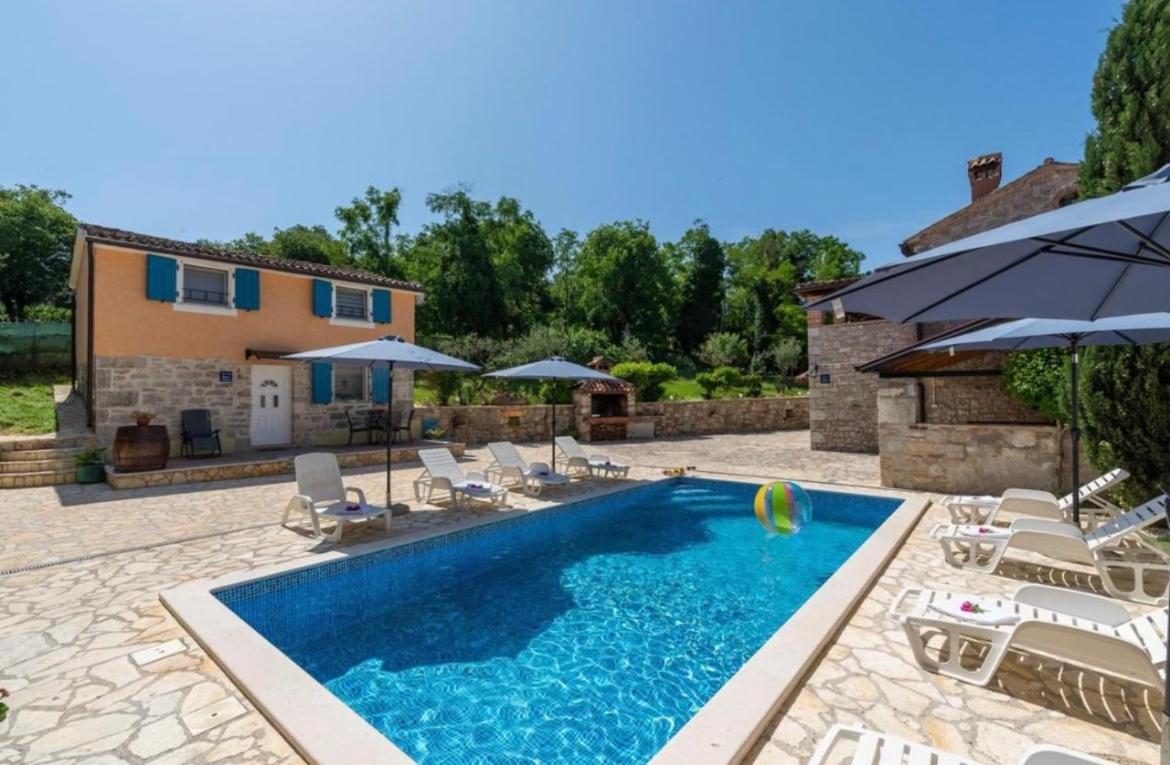Holiday Houses Luan view 2