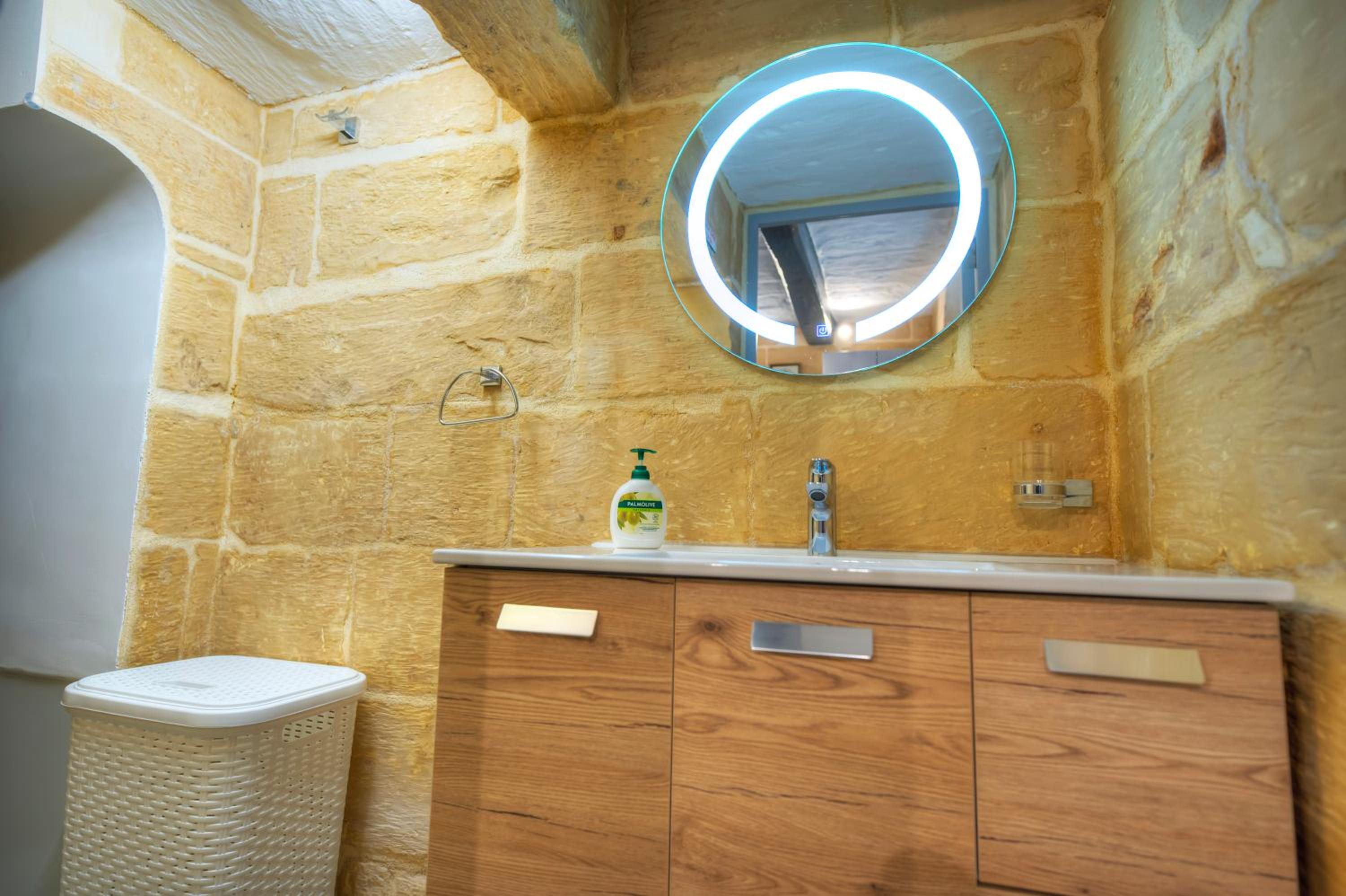 1bedroom-stunning views in Valletta center JSPI1-1 view 2
