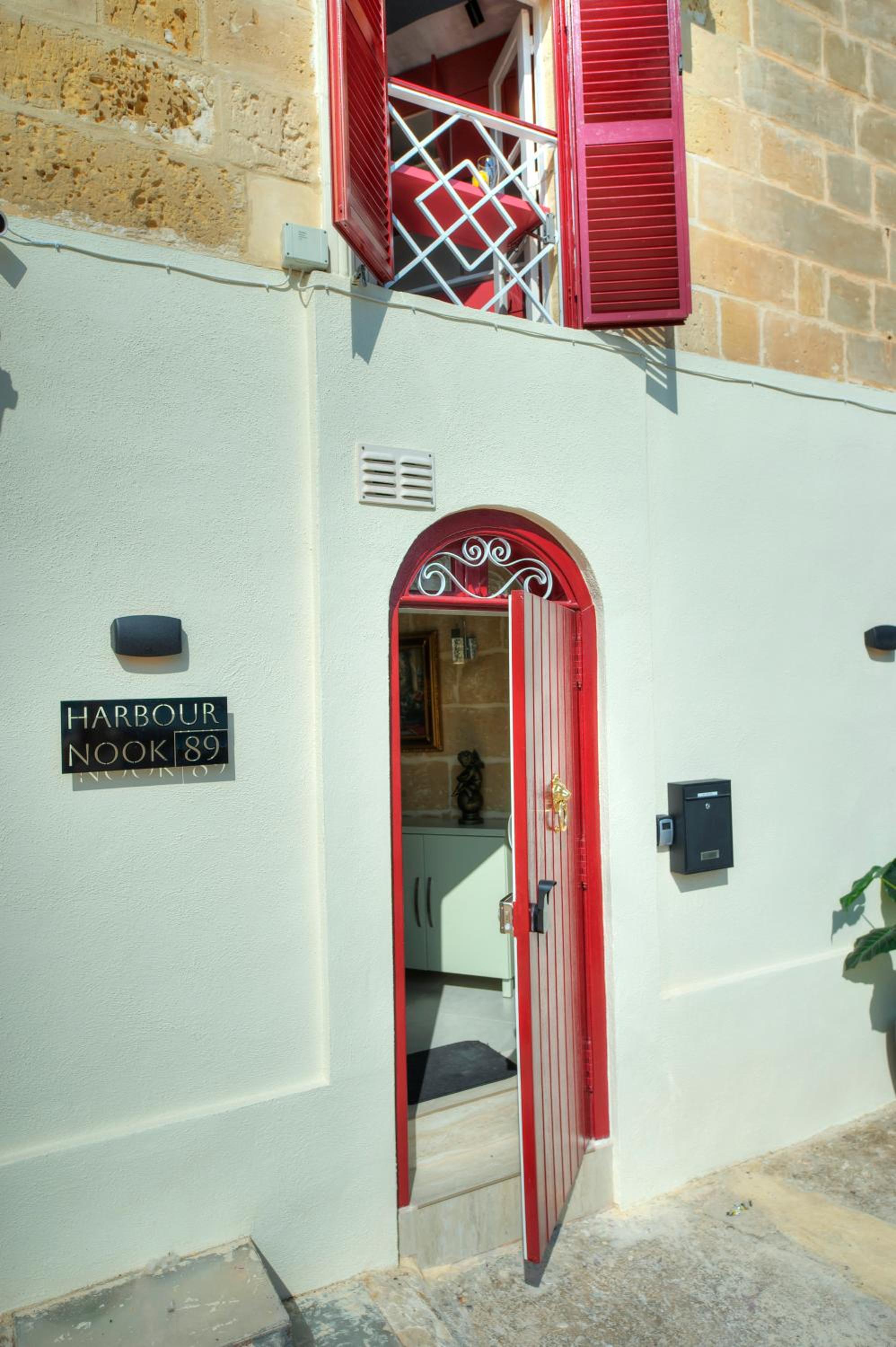 1bedroom-stunning views in Valletta center JSPI1-1 view 3