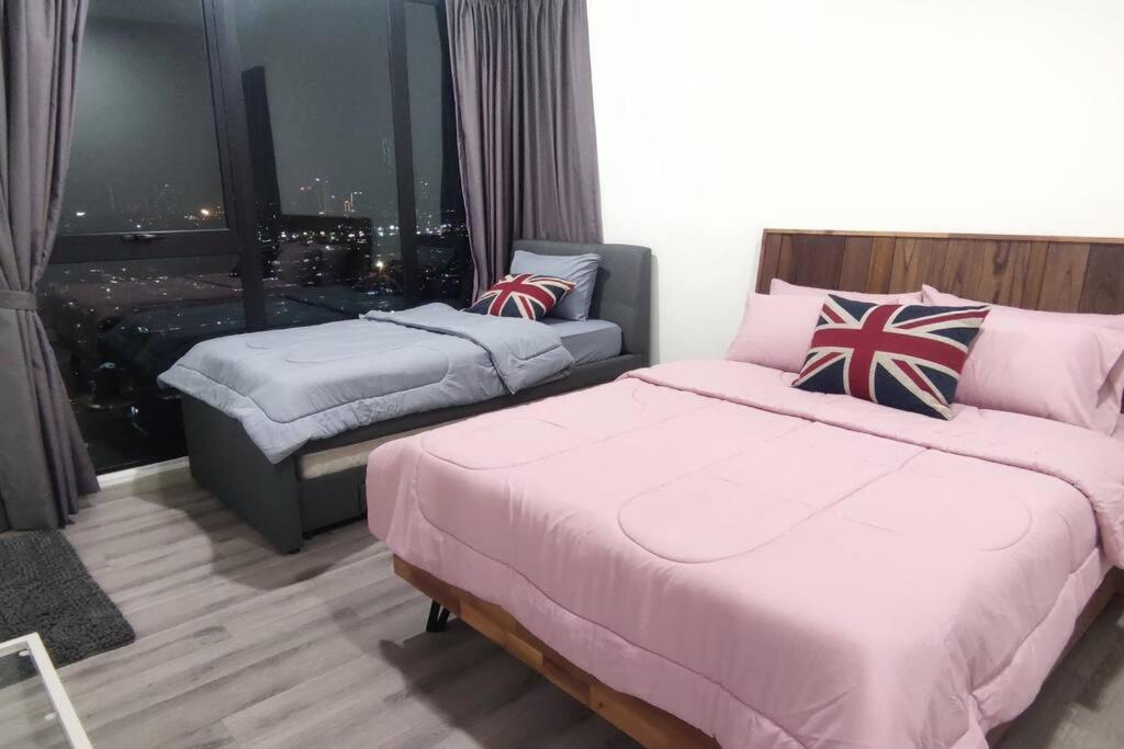 Mid Valley Southkey with Bathtub and Straits View for family toodlers 8 to 14pax