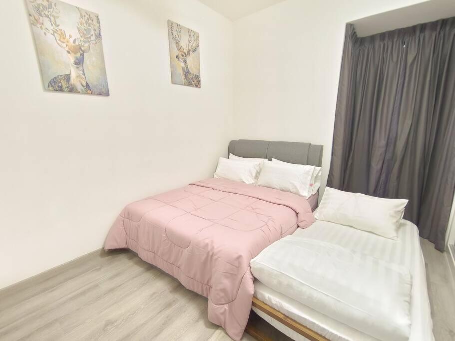 Mid Valley Southkey with Bathtub and Straits View for family toodlers 8 to 14pax