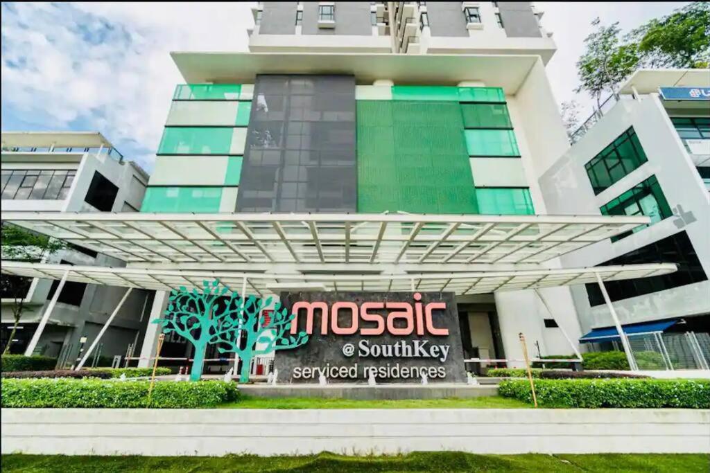 Mid Valley Southkey with Bathtub and Straits View for family toodlers 8 to 14pax