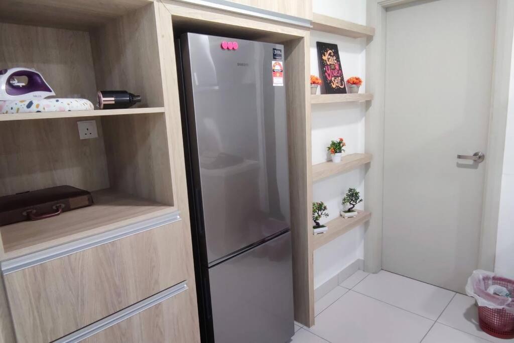 Mid Valley Southkey with Bathtub and Straits View for family toodlers 8 to 14pax