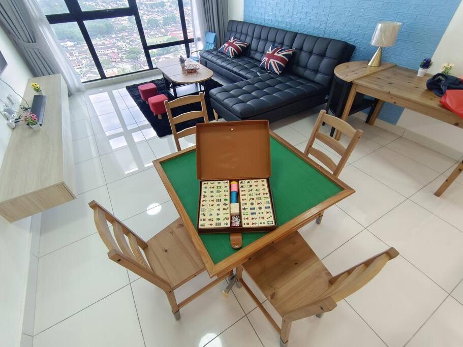 Mid Valley Southkey with Bathtub and Straits View for family toodlers 8 to 14pax