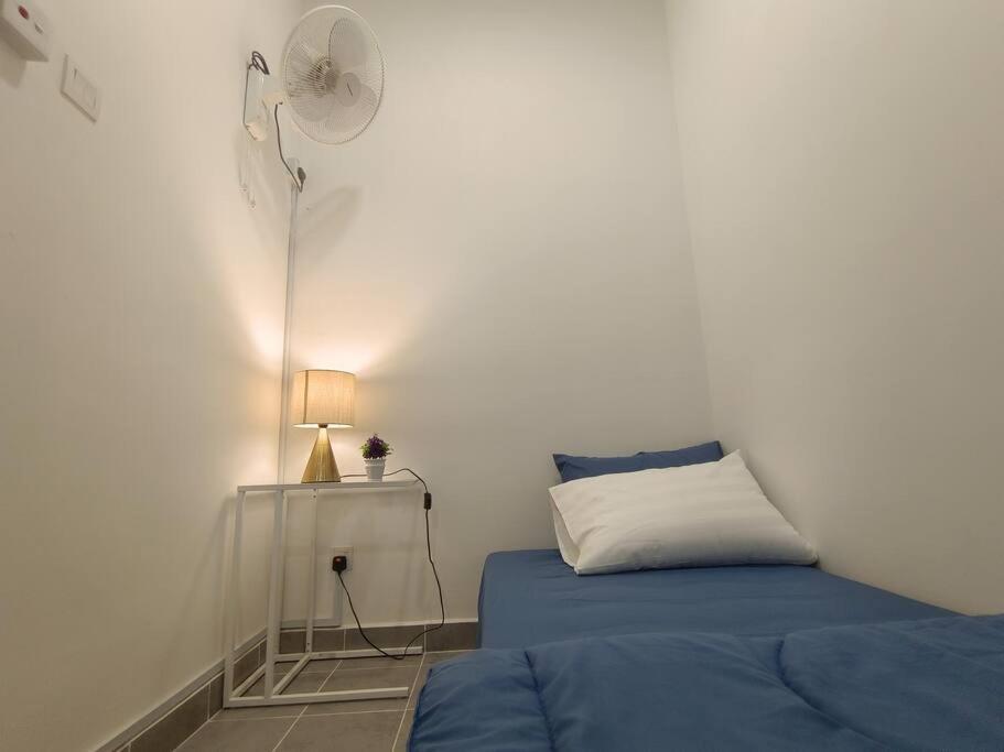 Mid Valley Southkey with Bathtub and Straits View for family toodlers 8 to 14pax