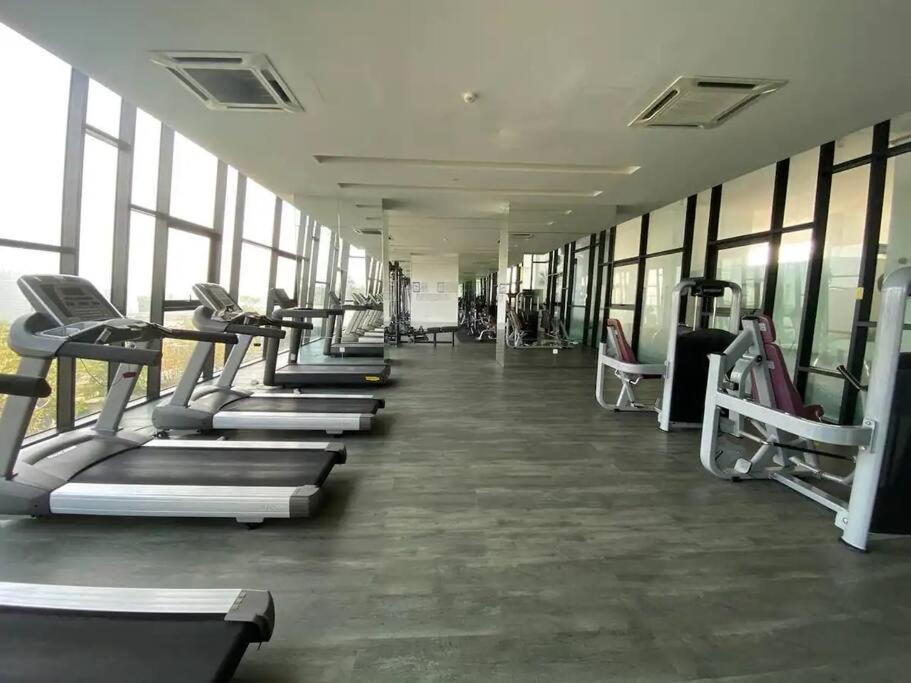 Mid Valley Southkey with Bathtub and Straits View for family toodlers 8 to 14pax