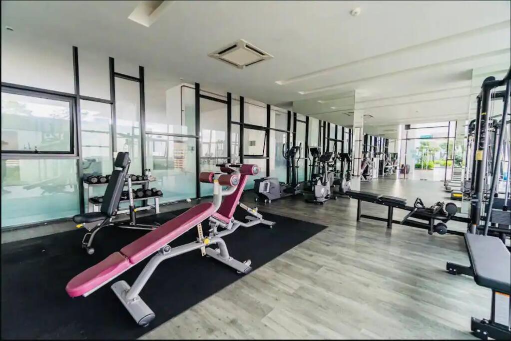 Mid Valley Southkey with Bathtub and Straits View for family toodlers 8 to 14pax