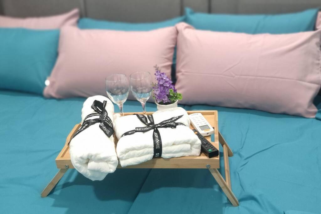 Mid Valley Southkey with Bathtub and Straits View for family toodlers 8 to 14pax