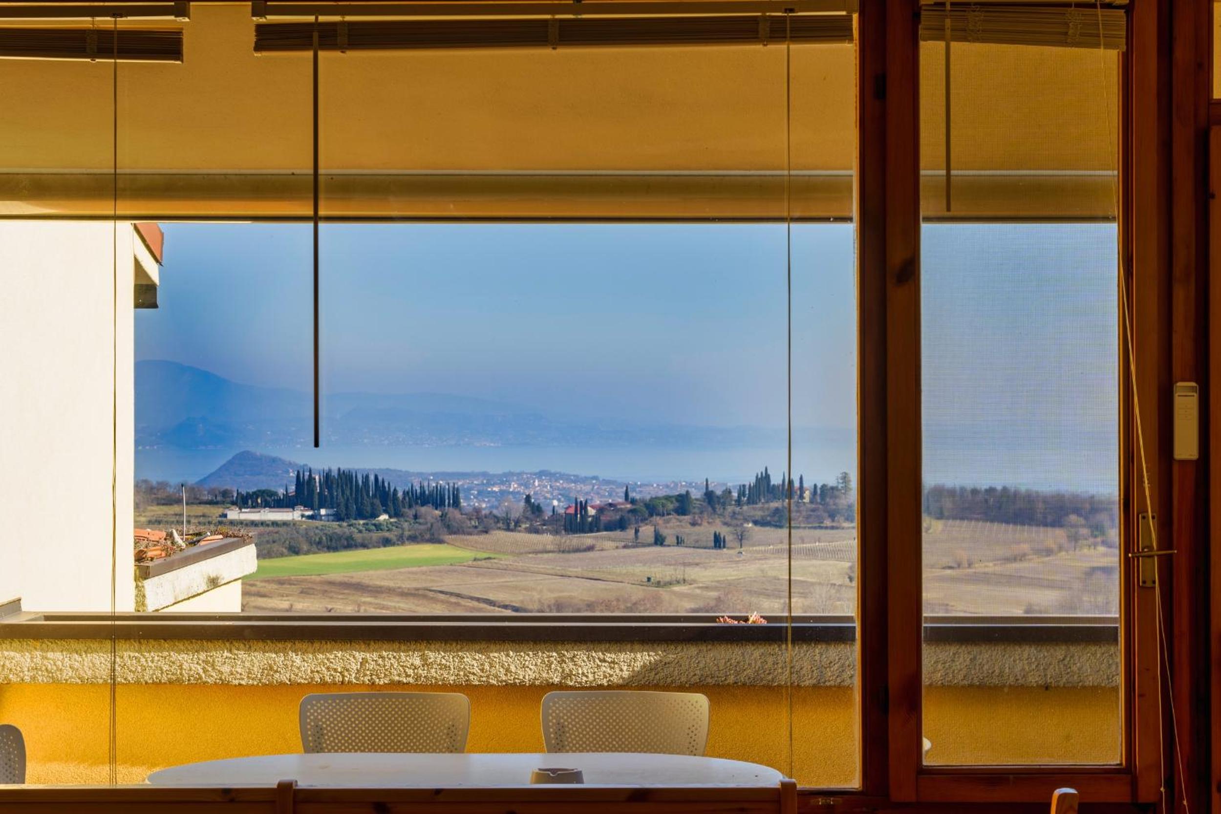 HOST4U - LISA&MAGGIE Pool Apartments with Beautiful View on Lake of Garda
