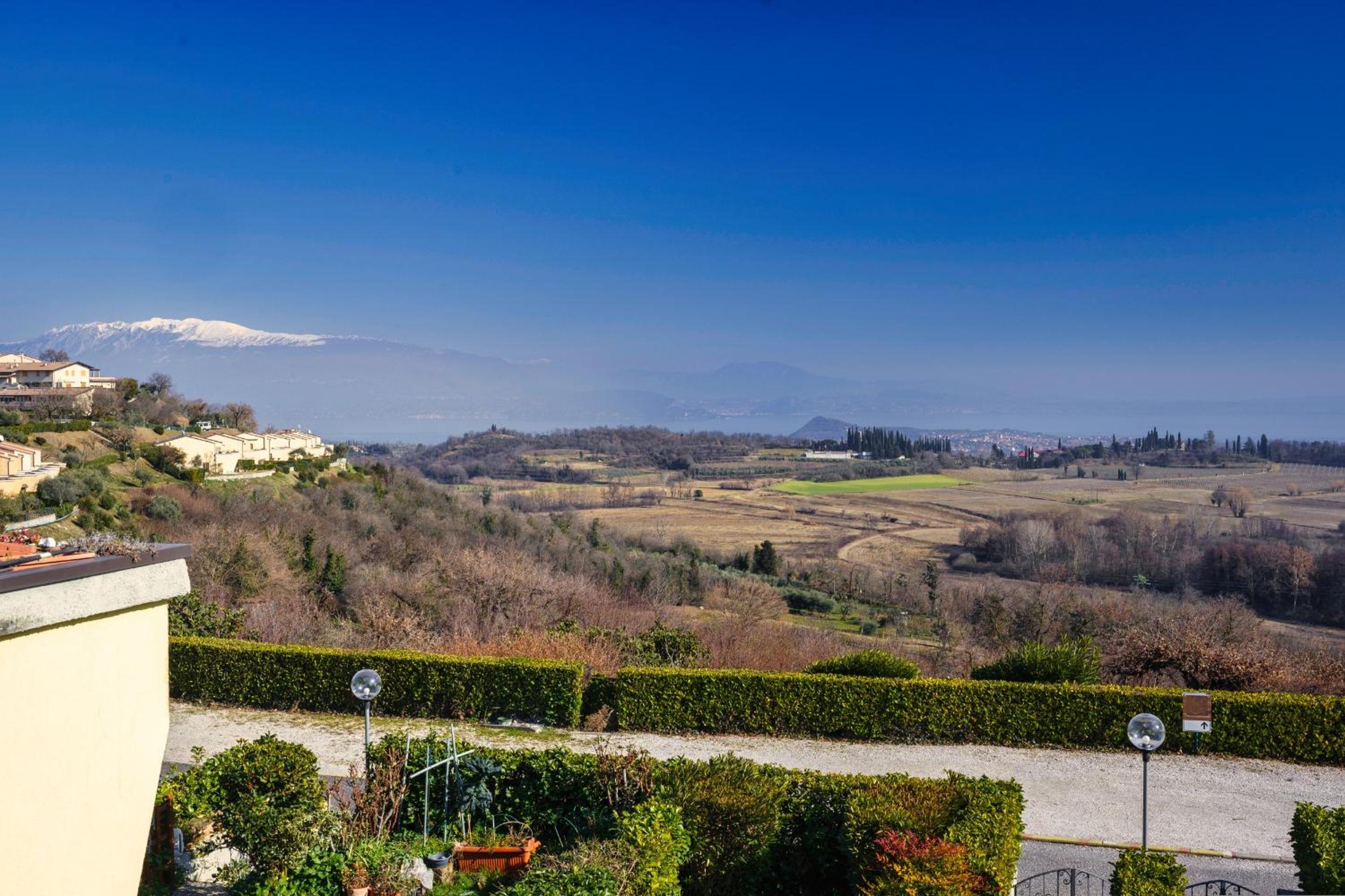 HOST4U - LISA&MAGGIE Pool Apartments with Beautiful View on Lake of Garda