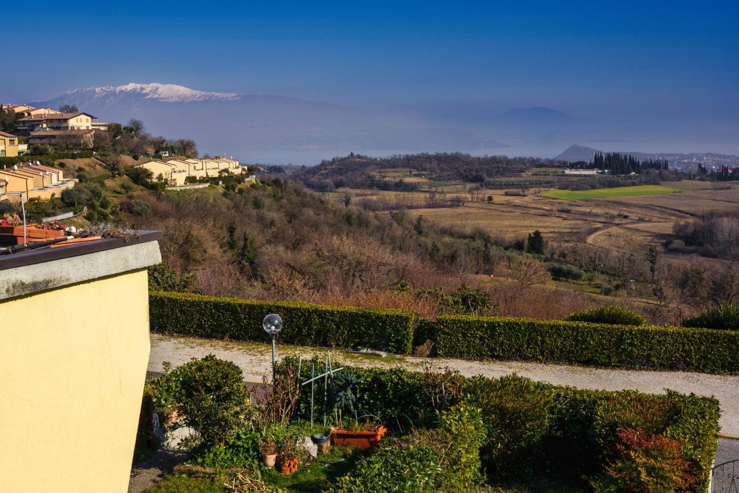 HOST4U - LISA&MAGGIE Pool Apartments with Beautiful View on Lake of Garda