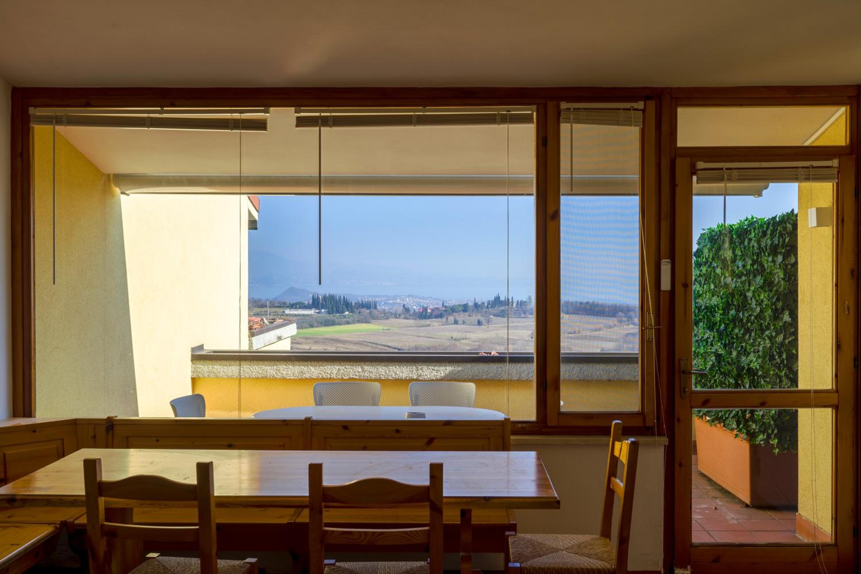 HOST4U - LISA&MAGGIE Pool Apartments with Beautiful View on Lake of Garda