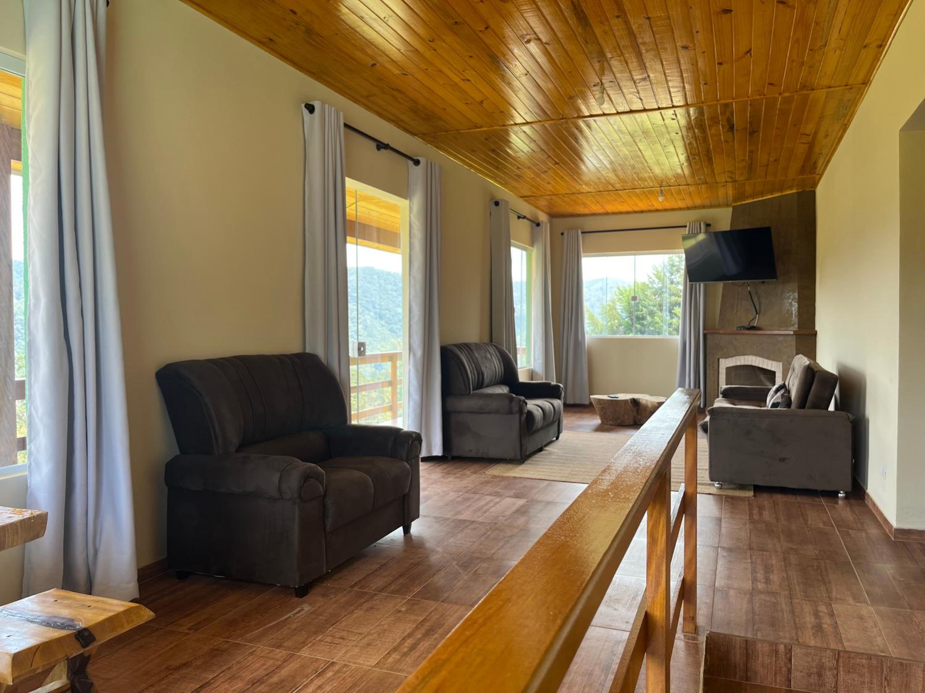 Casa ampla com vista, fogo de chão, área gourmet - 16 min do Capivari